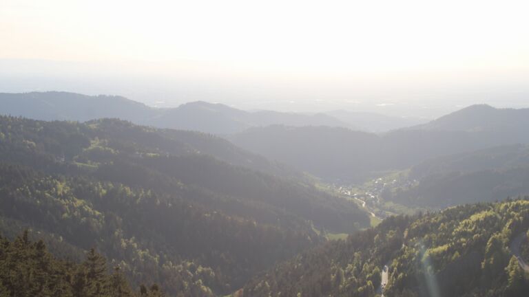 Dieses Bild zeigt eine Webcam-Aufnahme vom Achertal, aufgenommen am Sonntag, den 26.04.2026 um 19:30 Uhr. Die Temperatur betrug 12.4°C.