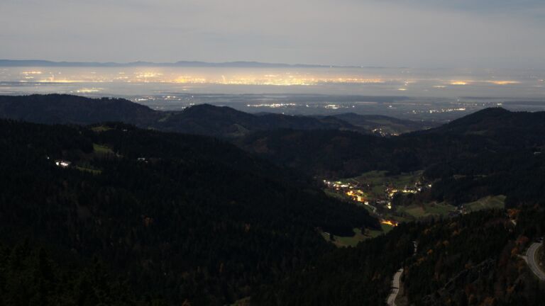 Dieses Bild zeigt eine Webcam-Aufnahme vom Achertal, aufgenommen am Donnerstag, den 06.11.2025 um 02:30 Uhr. Die Temperatur betrug 14.8°C.