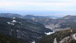 Dieses Bild zeigt eine Webcam-Aufnahme vom Achertal, aufgenommen am Sonntag, den 23.11.2025 um 09:10 Uhr. Die Temperatur betrug -1.4°C.