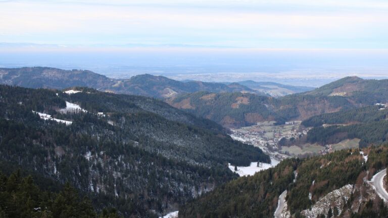 Dieses Bild zeigt eine Webcam-Aufnahme vom Achertal, aufgenommen am Sonntag, den 23.11.2025 um 09:10 Uhr. Die Temperatur betrug -1.4°C.