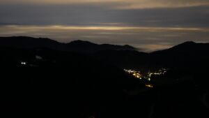 Dieses Bild zeigt eine Webcam-Aufnahme vom Achertal, aufgenommen am Freitag, den 06.02.2026 um 01:30 Uhr. Die Temperatur betrug 4.1°C.