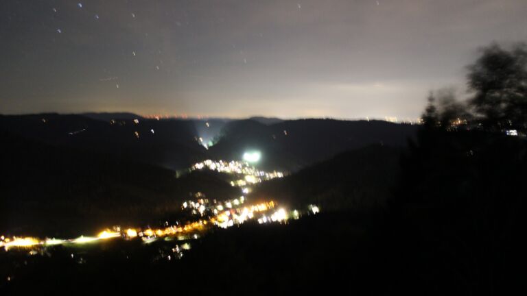 Dieses Bild zeigt eine Webcam-Aufnahme vom Achertal, aufgenommen am Freitag, den 02.10.2026 um 21:00 Uhr. Die Temperatur betrug 14.4°C.