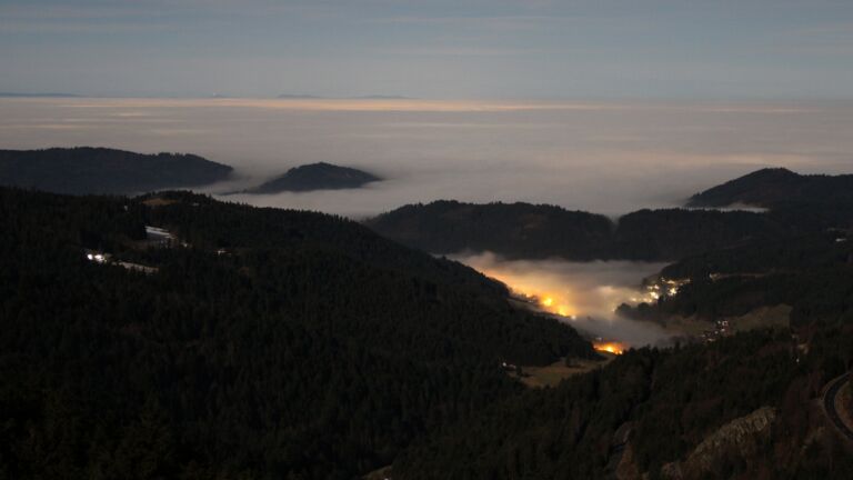 Dieses Bild zeigt eine Webcam-Aufnahme vom Achertal, aufgenommen am Donnerstag, den 05.02.2026 um 00:00 Uhr. Die Temperatur betrug 5.2°C.