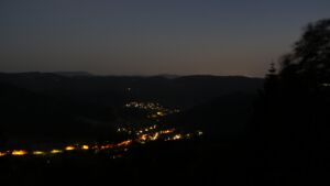 Dieses Bild zeigt eine Webcam-Aufnahme vom Achertal, aufgenommen am Montag, den 25.05.2026 um 22:30 Uhr. Die Temperatur betrug 22.1°C.