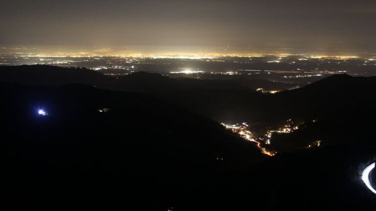 Dieses Bild zeigt eine Webcam-Aufnahme vom Achertal, aufgenommen am Donnerstag, den 18.12.2025 um 06:20 Uhr. Die Temperatur betrug 4.9°C.