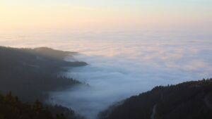 Dieses Bild zeigt eine Webcam-Aufnahme vom Achertal, aufgenommen am Samstag, den 13.12.2025 um 16:10 Uhr. Die Temperatur betrug 8.6°C.