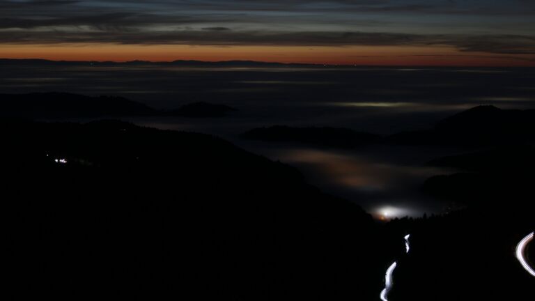 Dieses Bild zeigt eine Webcam-Aufnahme vom Achertal, aufgenommen am Freitag, den 07.11.2025 um 18:20 Uhr. Die Temperatur betrug 9°C.