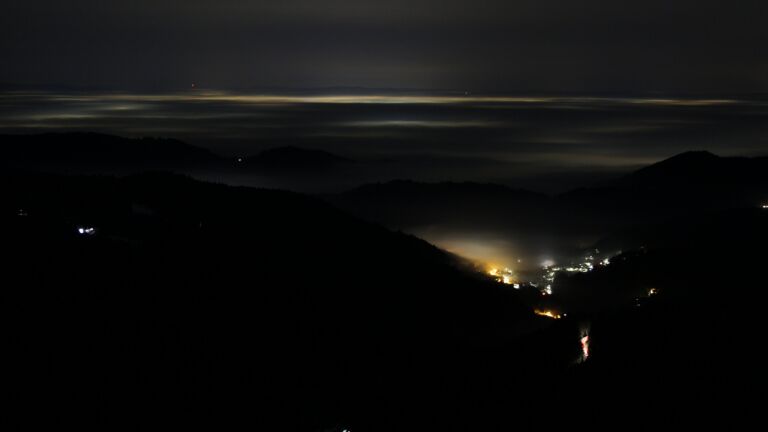 Dieses Bild zeigt eine Webcam-Aufnahme vom Achertal, aufgenommen am Sonntag, den 18.01.2026 um 00:00 Uhr. Die Temperatur betrug 6.4°C.