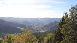 Dieses Bild zeigt eine Webcam-Aufnahme vom Achertal, aufgenommen am Donnerstag, den 29.10.2026 um 13:50 Uhr. Die Temperatur betrug 12.8°C.