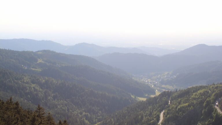 Dieses Bild zeigt eine Webcam-Aufnahme vom Achertal, aufgenommen am Montag, den 19.05.2025 um 19:20 Uhr. Die Temperatur betrug 16.2°C.