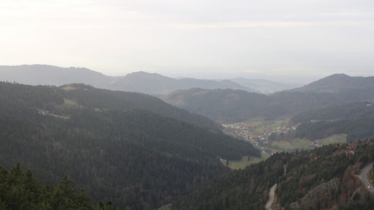 Dieses Bild zeigt eine Webcam-Aufnahme vom Achertal, aufgenommen am Samstag, den 15.11.2025 um 14:40 Uhr. Die Temperatur betrug 10.9°C.