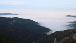 Dieses Bild zeigt eine Webcam-Aufnahme vom Achertal, aufgenommen am Montag, den 22.12.2025 um 09:20 Uhr. Die Temperatur betrug 7.4°C.