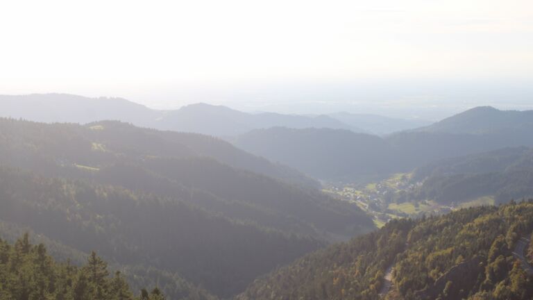 Dieses Bild zeigt eine Webcam-Aufnahme vom Achertal, aufgenommen am Samstag, den 20.09.2025 um 18:10 Uhr. Die Temperatur betrug 22.2°C.