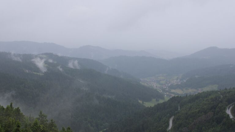 Dieses Bild zeigt eine Webcam-Aufnahme vom Achertal, aufgenommen am Mittwoch, den 04.06.2025 um 12:20 Uhr. Die Temperatur betrug 11.9°C.