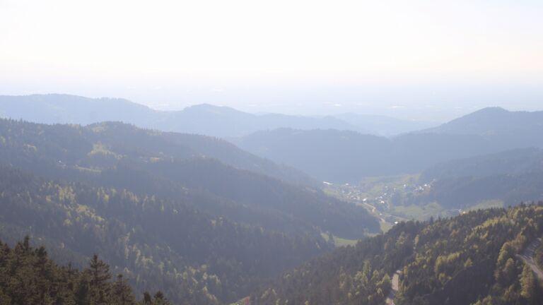 Dieses Bild zeigt eine Webcam-Aufnahme vom Achertal, aufgenommen am Mittwoch, den 22.04.2026 um 18:40 Uhr. Die Temperatur betrug 9.3°C.