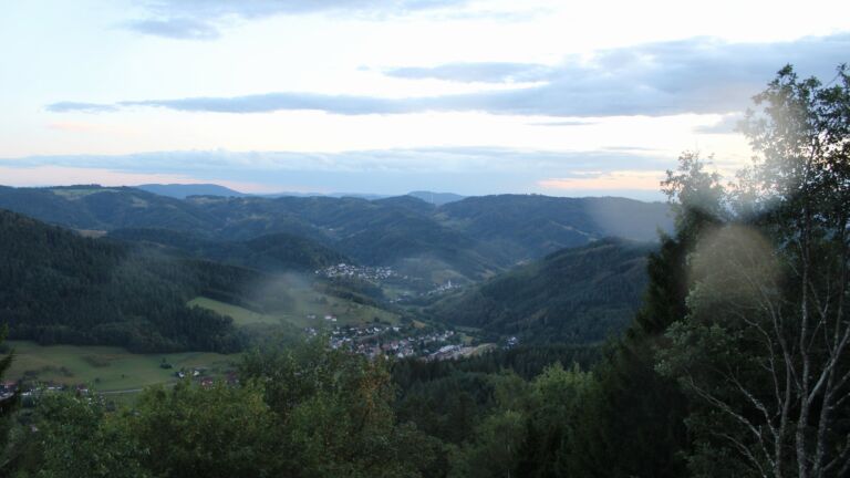 Dieses Bild zeigt eine Webcam-Aufnahme vom Achertal, aufgenommen am Montag, den 31.08.2026 um 20:10 Uhr. Die Temperatur betrug 13.8°C.