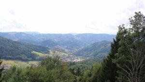 Dieses Bild zeigt eine Webcam-Aufnahme vom Achertal, aufgenommen am Freitag, den 28.08.2026 um 15:40 Uhr. Die Temperatur betrug 21.9°C.