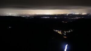 Dieses Bild zeigt eine Webcam-Aufnahme vom Achertal, aufgenommen am Dienstag, den 10.02.2026 um 23:30 Uhr. Die Temperatur betrug 3.9°C.