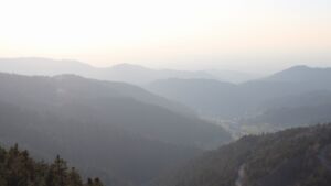 Dieses Bild zeigt eine Webcam-Aufnahme vom Achertal, aufgenommen am Freitag, den 20.03.2026 um 17:50 Uhr. Die Temperatur betrug 8.2°C.