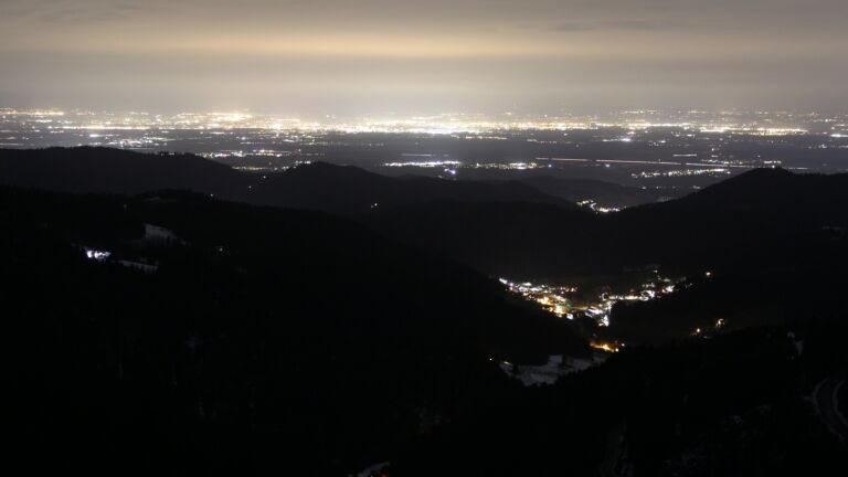 Dieses Bild zeigt eine Webcam-Aufnahme vom Achertal, aufgenommen am Mittwoch, den 14.01.2026 um 20:30 Uhr. Die Temperatur betrug 5.4°C.