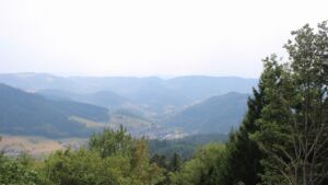 Dieses Bild zeigt eine Webcam-Aufnahme vom Achertal, aufgenommen am Sonntag, den 16.08.2026 um 16:40 Uhr. Die Temperatur betrug 28.8°C.