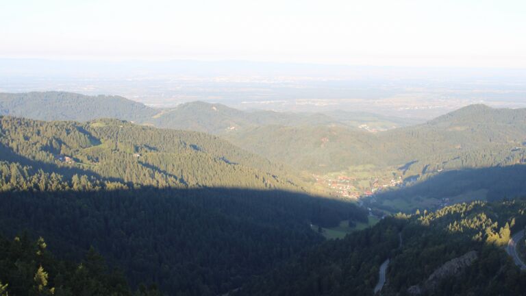 Dieses Bild zeigt eine Webcam-Aufnahme vom Achertal, aufgenommen am Freitag, den 19.09.2025 um 08:10 Uhr. Die Temperatur betrug 20°C.
