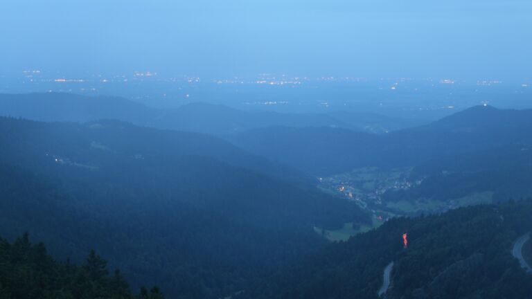 Dieses Bild zeigt eine Webcam-Aufnahme vom Achertal, aufgenommen am Montag, den 04.08.2025 um 05:40 Uhr. Die Temperatur betrug 10.4°C.