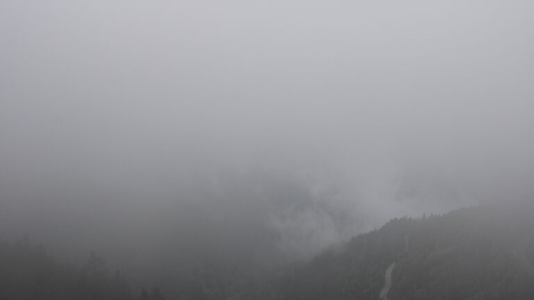 Dieses Bild zeigt eine Webcam-Aufnahme vom Achertal, aufgenommen am Sonntag, den 04.05.2025 um 17:00 Uhr. Die Temperatur betrug 6.1°C.