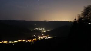 Dieses Bild zeigt eine Webcam-Aufnahme vom Achertal, aufgenommen am Montag, den 25.05.2026 um 03:50 Uhr. Die Temperatur betrug 20.2°C.