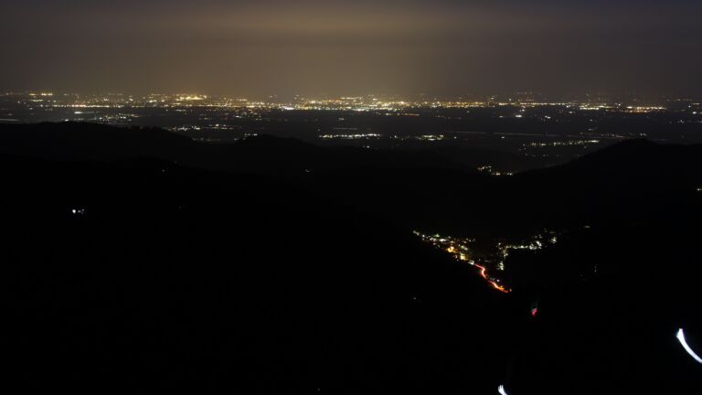 Dieses Bild zeigt eine Webcam-Aufnahme vom Achertal, aufgenommen am Samstag, den 11.04.2026 um 21:10 Uhr. Die Temperatur betrug 11.4°C.