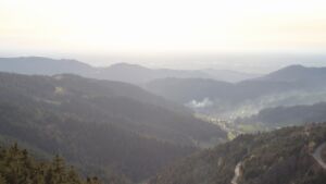 Dieses Bild zeigt eine Webcam-Aufnahme vom Achertal, aufgenommen am Donnerstag, den 09.04.2026 um 19:10 Uhr. Die Temperatur betrug 14.2°C.