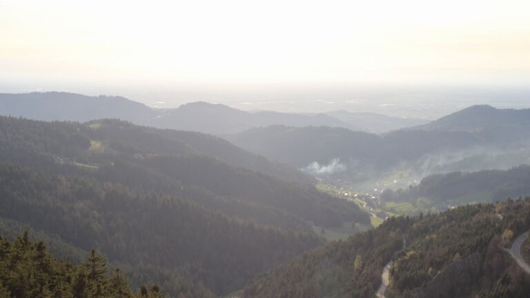 Dieses Bild zeigt eine Webcam-Aufnahme vom Achertal, aufgenommen am Donnerstag, den 09.04.2026 um 19:10 Uhr. Die Temperatur betrug 14.2°C.