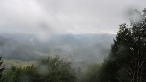 Dieses Bild zeigt eine Webcam-Aufnahme vom Achertal, aufgenommen am Montag, den 27.07.2026 um 09:10 Uhr. Die Temperatur betrug 12.8°C.