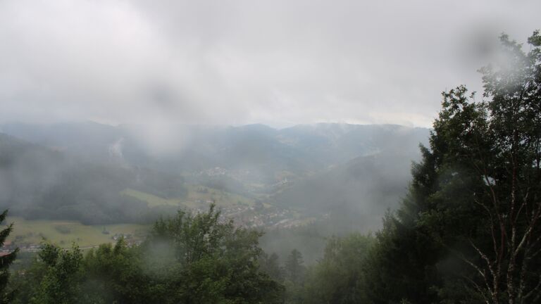 Dieses Bild zeigt eine Webcam-Aufnahme vom Achertal, aufgenommen am Montag, den 27.07.2026 um 09:10 Uhr. Die Temperatur betrug 12.8°C.