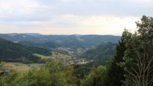 Dieses Bild zeigt eine Webcam-Aufnahme vom Achertal, aufgenommen am Montag, den 24.08.2026 um 18:50 Uhr. Die Temperatur betrug 18.4°C.