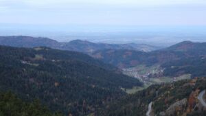 Dieses Bild zeigt eine Webcam-Aufnahme vom Achertal, aufgenommen am Samstag, den 01.11.2025 um 07:20 Uhr. Die Temperatur betrug 12°C.