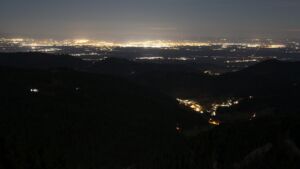 Dieses Bild zeigt eine Webcam-Aufnahme vom Achertal, aufgenommen am Mittwoch, den 10.12.2025 um 00:00 Uhr. Die Temperatur betrug 8.2°C.