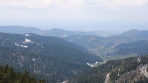 Dieses Bild zeigt eine Webcam-Aufnahme vom Achertal, aufgenommen am Freitag, den 03.04.2026 um 14:00 Uhr. Die Temperatur betrug 5.6°C.