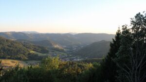 Dieses Bild zeigt eine Webcam-Aufnahme vom Achertal, aufgenommen am Donnerstag, den 13.08.2026 um 20:10 Uhr. Die Temperatur betrug 29.1°C.