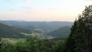 Dieses Bild zeigt eine Webcam-Aufnahme vom Achertal, aufgenommen am Dienstag, den 26.05.2026 um 20:50 Uhr. Die Temperatur betrug 25.8°C.