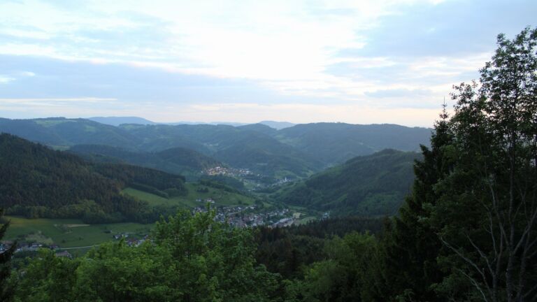 Dieses Bild zeigt eine Webcam-Aufnahme vom Achertal, aufgenommen am Mittwoch, den 20.05.2026 um 20:40 Uhr. Die Temperatur betrug 13°C.