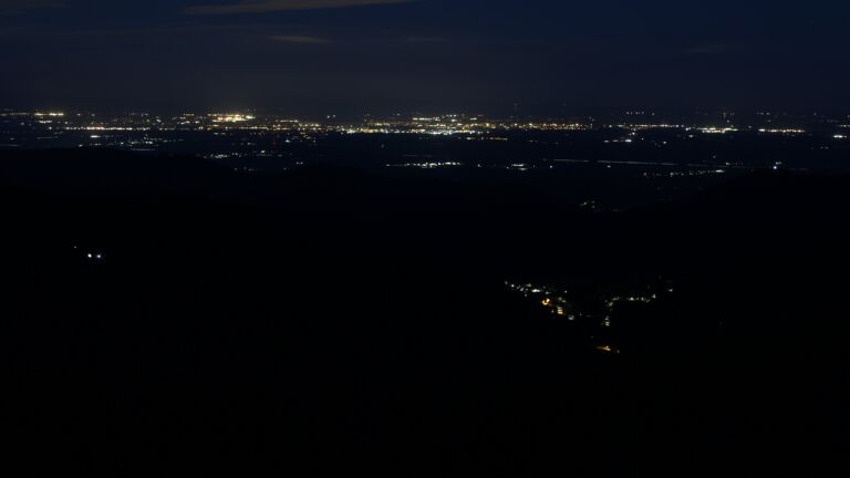Dieses Bild zeigt eine Webcam-Aufnahme vom Achertal, aufgenommen am Montag, den 04.05.2026 um 04:50 Uhr. Die Temperatur betrug 10.2°C.