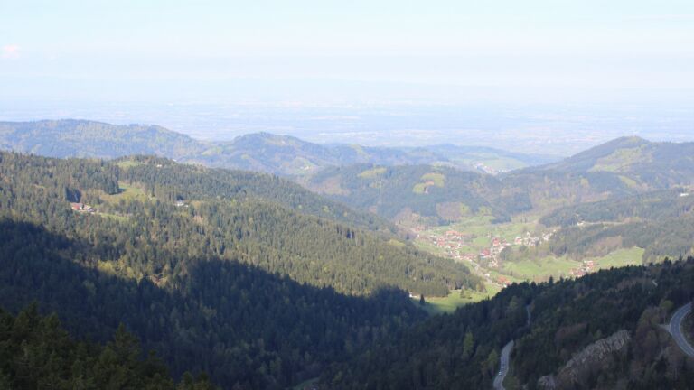 Dieses Bild zeigt eine Webcam-Aufnahme vom Achertal, aufgenommen am Samstag, den 18.04.2026 um 09:50 Uhr. Die Temperatur betrug 14.4°C.