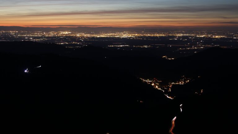 Dieses Bild zeigt eine Webcam-Aufnahme vom Achertal, aufgenommen am Donnerstag, den 18.12.2025 um 17:40 Uhr. Die Temperatur betrug 6.9°C.