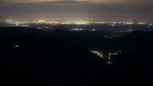 Dieses Bild zeigt eine Webcam-Aufnahme vom Achertal, aufgenommen am Sonntag, den 19.04.2026 um 05:10 Uhr. Die Temperatur betrug 10.5°C.