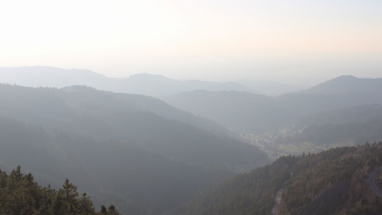 Dieses Bild zeigt eine Webcam-Aufnahme vom Achertal, aufgenommen am Mittwoch, den 04.03.2026 um 17:20 Uhr. Die Temperatur betrug 8.2°C.