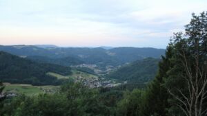 Dieses Bild zeigt eine Webcam-Aufnahme vom Achertal, aufgenommen am Dienstag, den 07.07.2026 um 05:50 Uhr. Die Temperatur betrug 20.4°C.