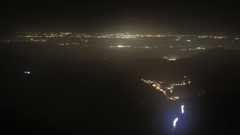 Dieses Bild zeigt eine Webcam-Aufnahme vom Achertal, aufgenommen am Montag, den 27.10.2025 um 18:50 Uhr. Die Temperatur betrug 2.6°C.