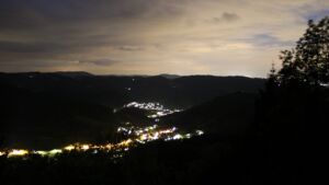 Dieses Bild zeigt eine Webcam-Aufnahme vom Achertal, aufgenommen am Samstag, den 16.05.2026 um 22:40 Uhr. Die Temperatur betrug 6.6°C.