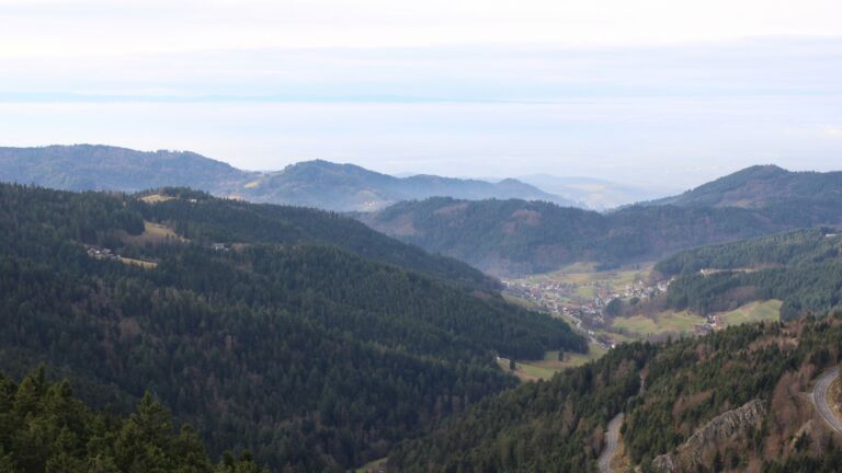 Dieses Bild zeigt eine Webcam-Aufnahme vom Achertal, aufgenommen am Samstag, den 20.12.2025 um 13:00 Uhr. Die Temperatur betrug 10.2°C.